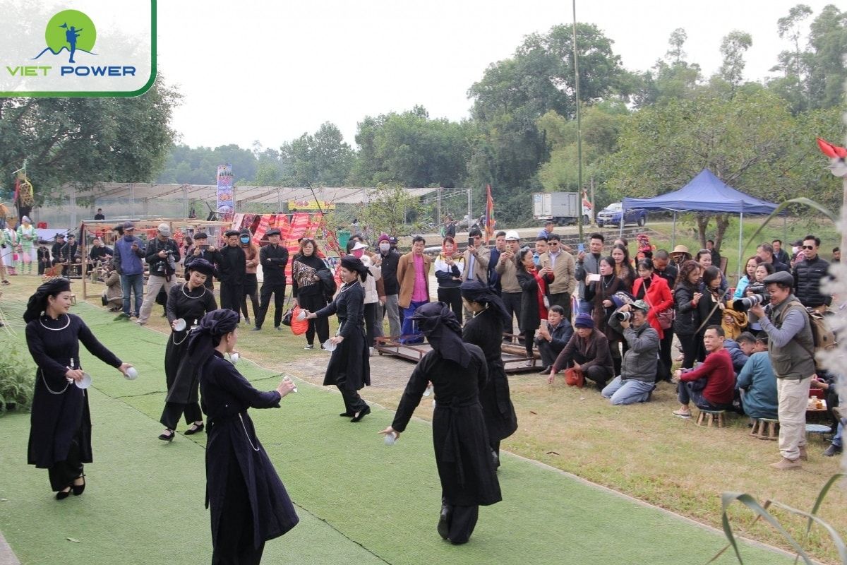 Enjoy traditional performing arts at the museum's outdoor area in spring