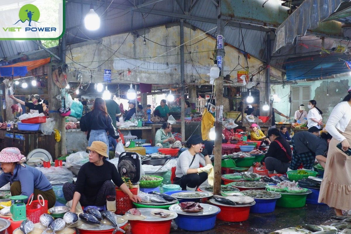 Tho Quang Seafood Market