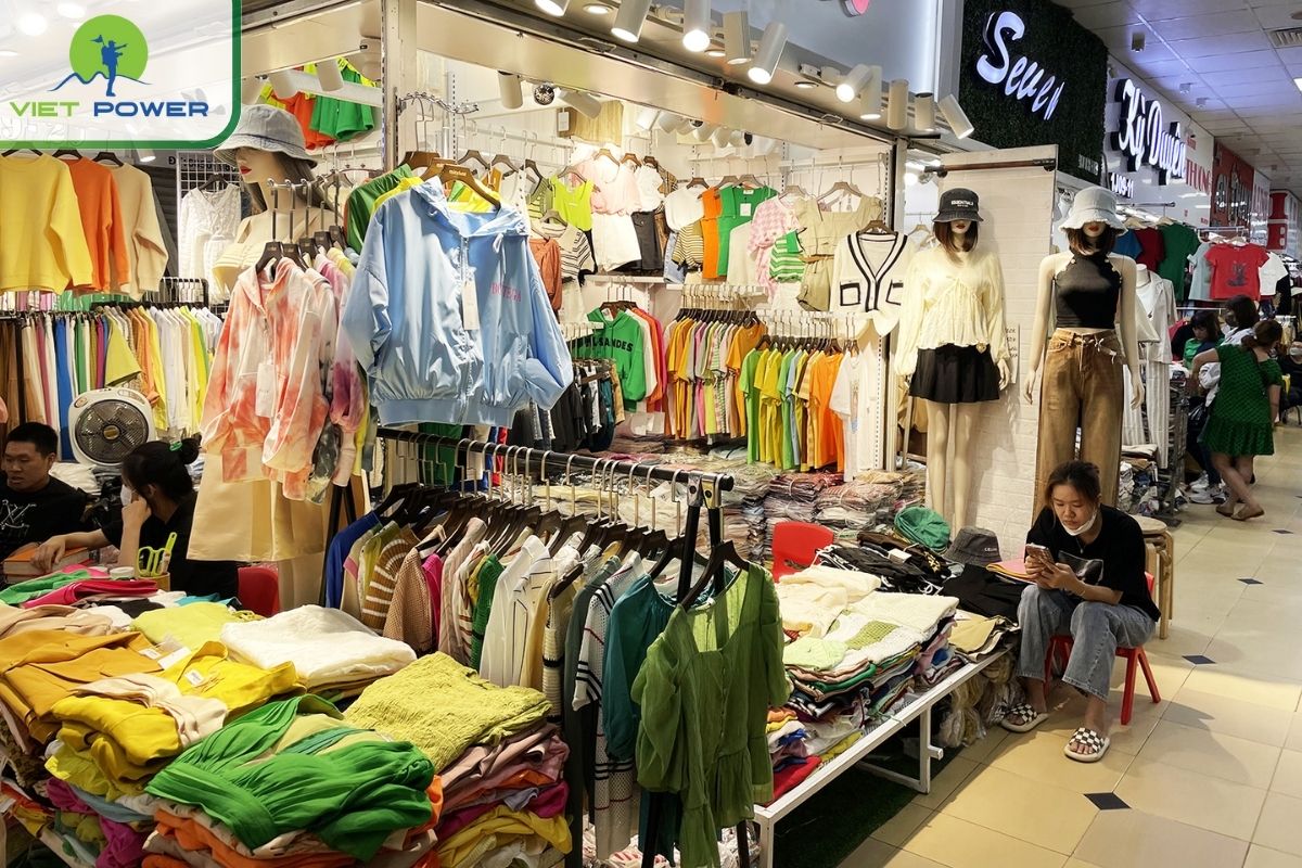 Buy clothes at An Dong market