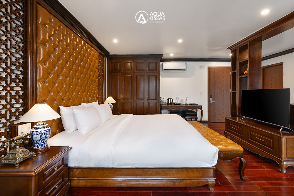 Aqua King Suite Cabin