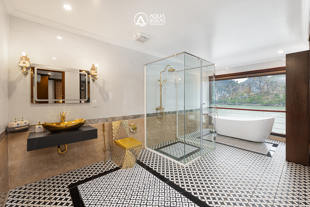 Aqua King Suite Cabin