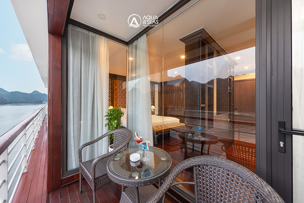 Aqua King Suite Cabin