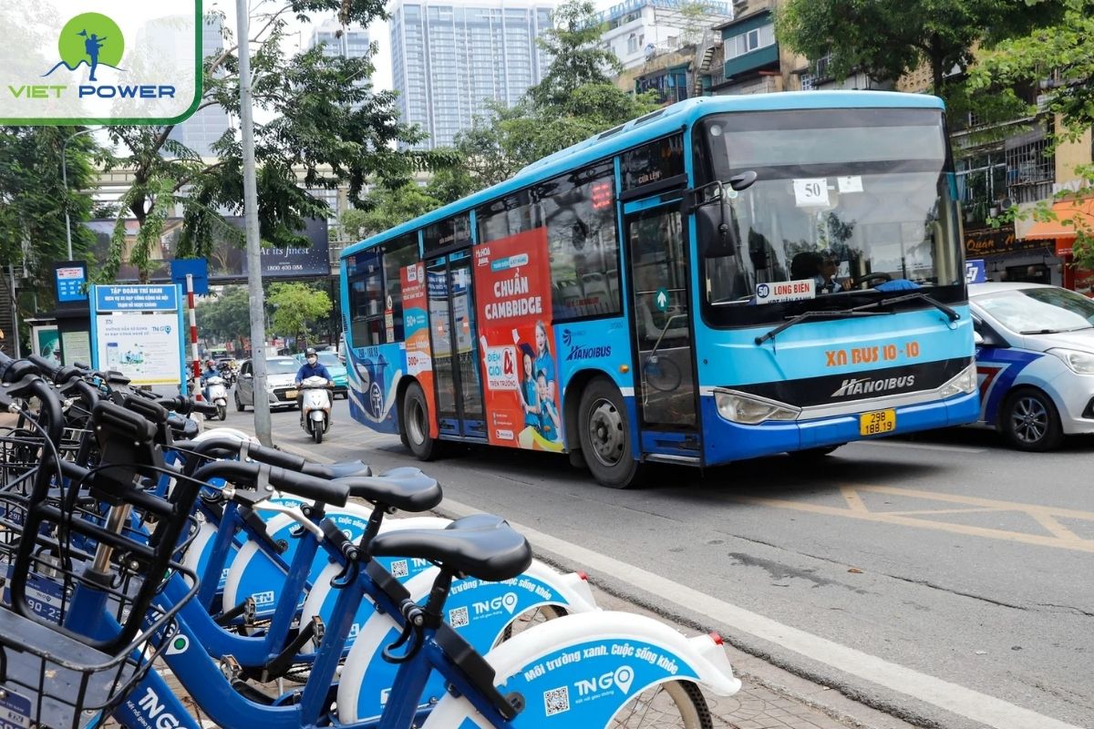 Take public bus to Giang Vo lake