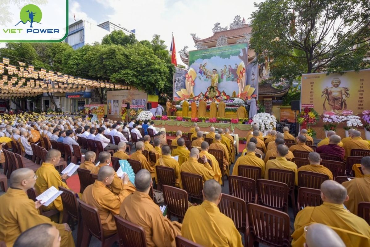 Chanting during Vesak 