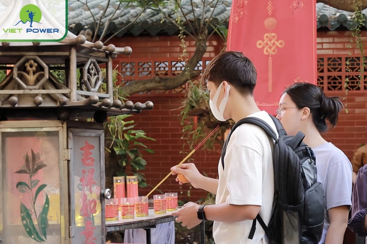 Pray for love at the jade temple