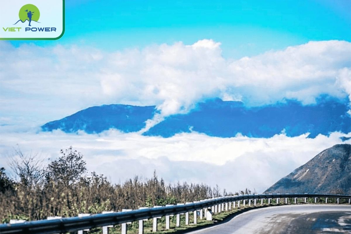 October to December is the right time to hunt clouds at O Quy Ho pass