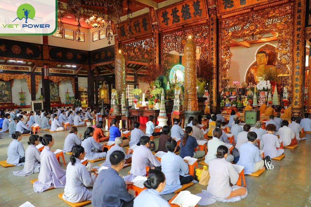 Chanting sutras during Vu Lan ceremony at Vinh Nghiem pagoda