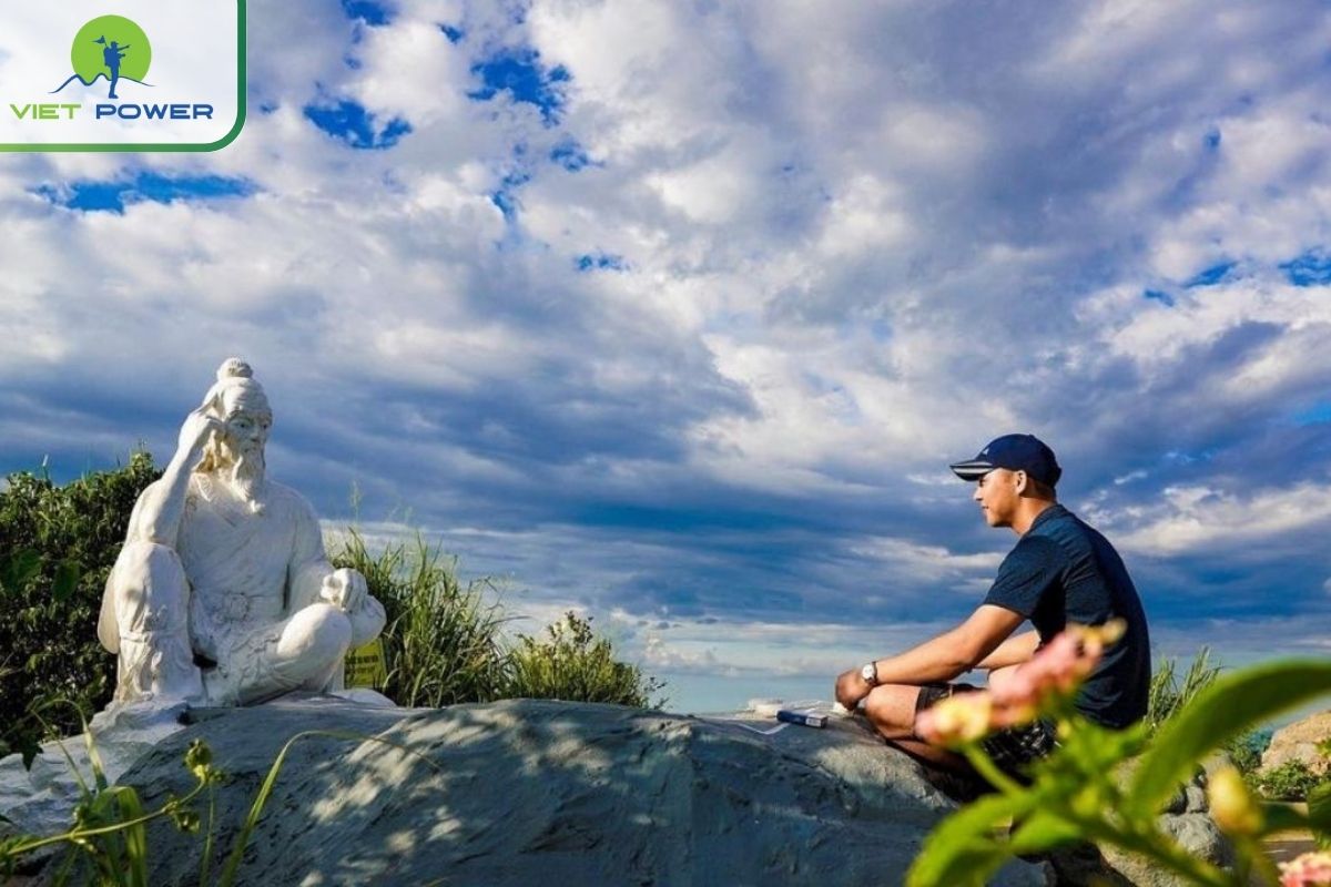 Early morning is the best time of day to visit Ban Co peak.