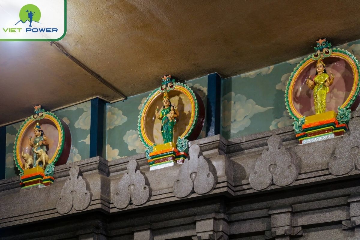 18 Deity Statues and the “18 Wishes of Humans”