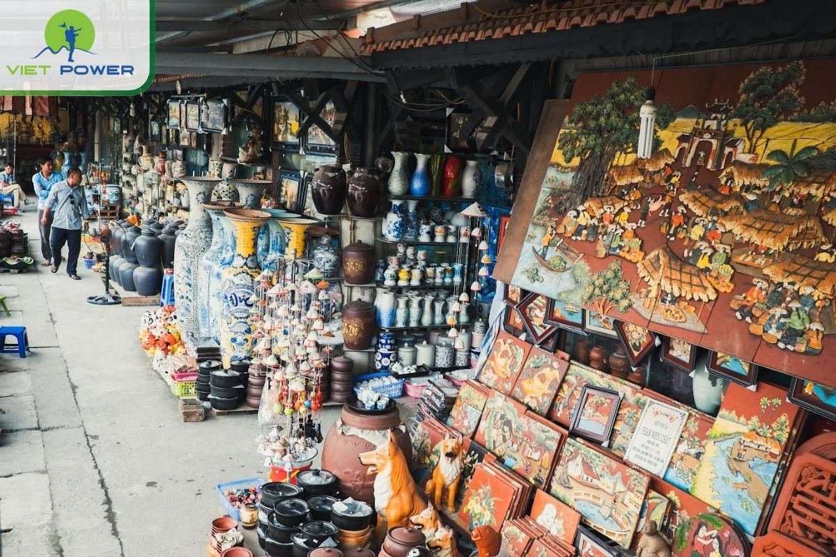 Shopping vases at Bat Trang Ceramic Village