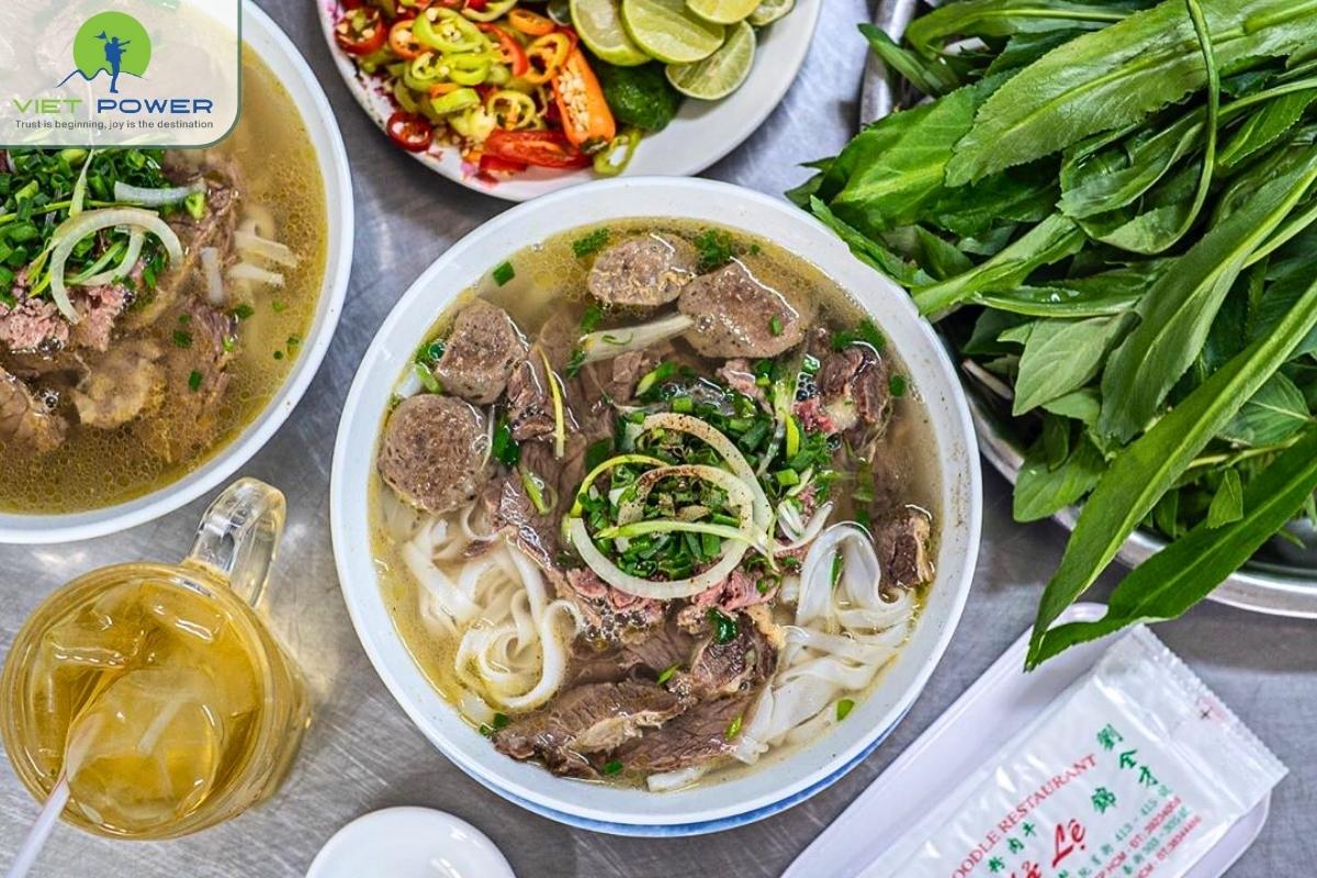(6) Pho in Ho Chi Minh