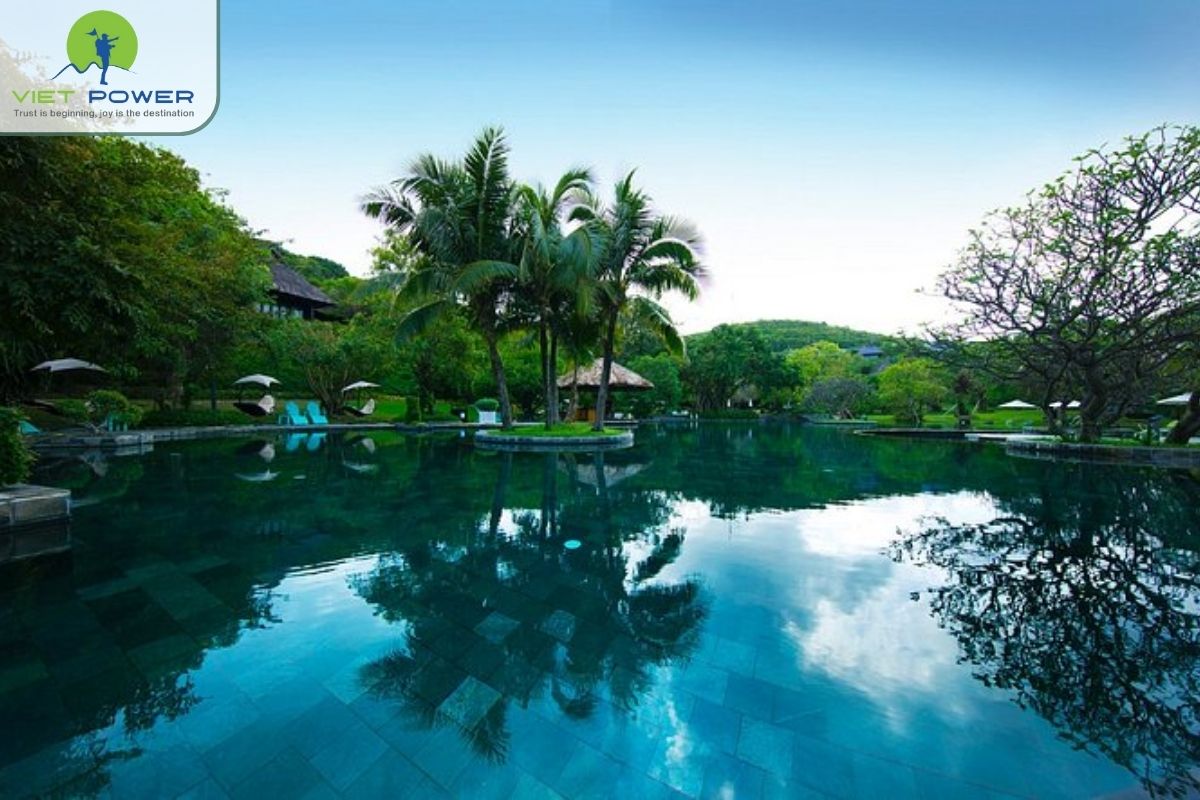 (7) Hon Tam