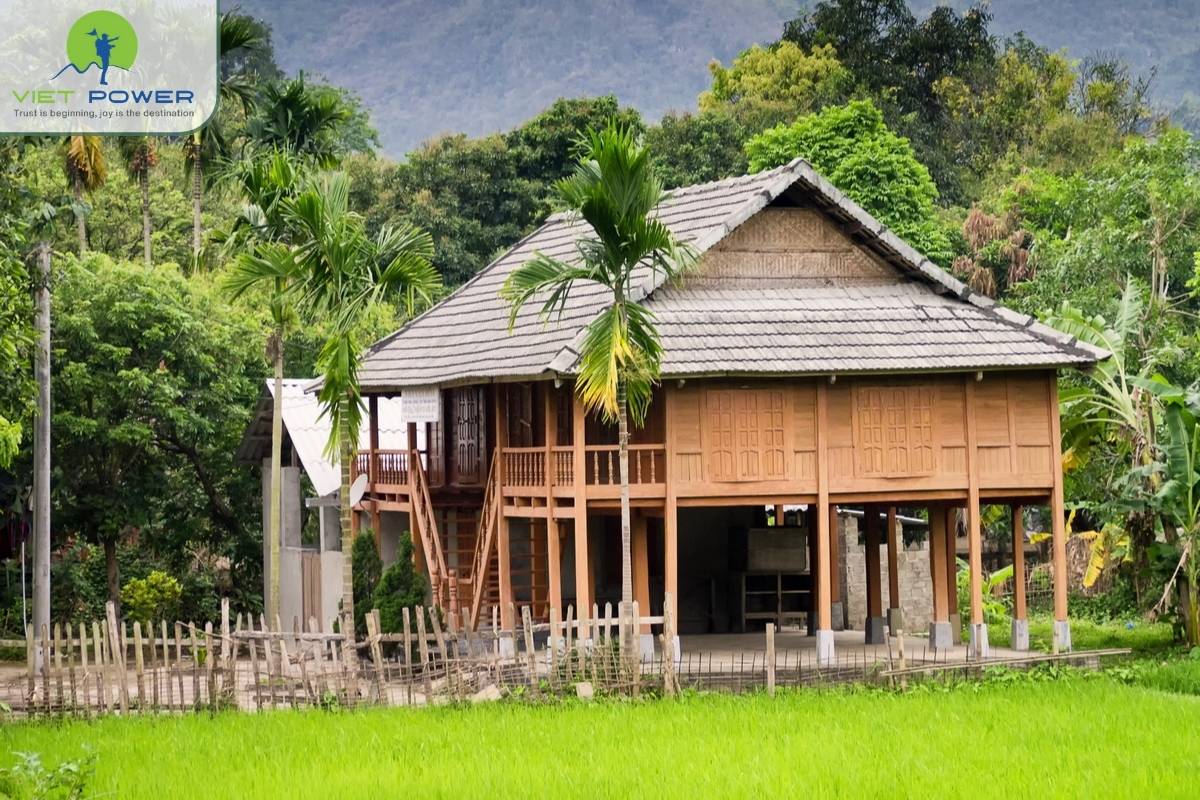(7) Mai Chau
