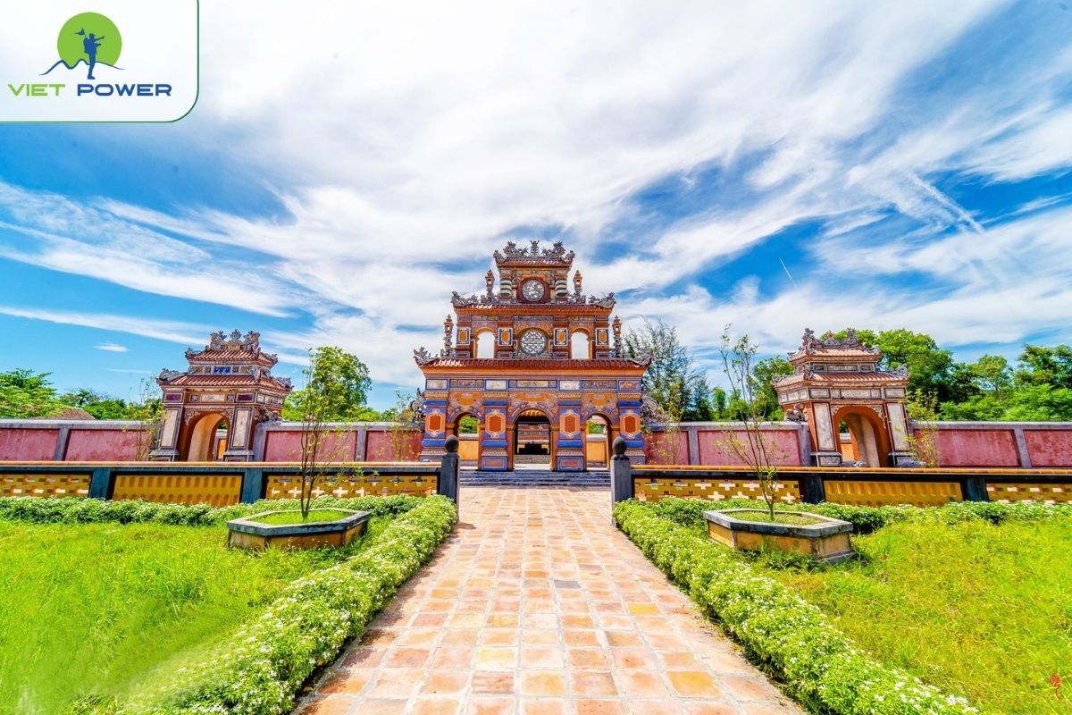 Duc Duc Tomb (An Lang)