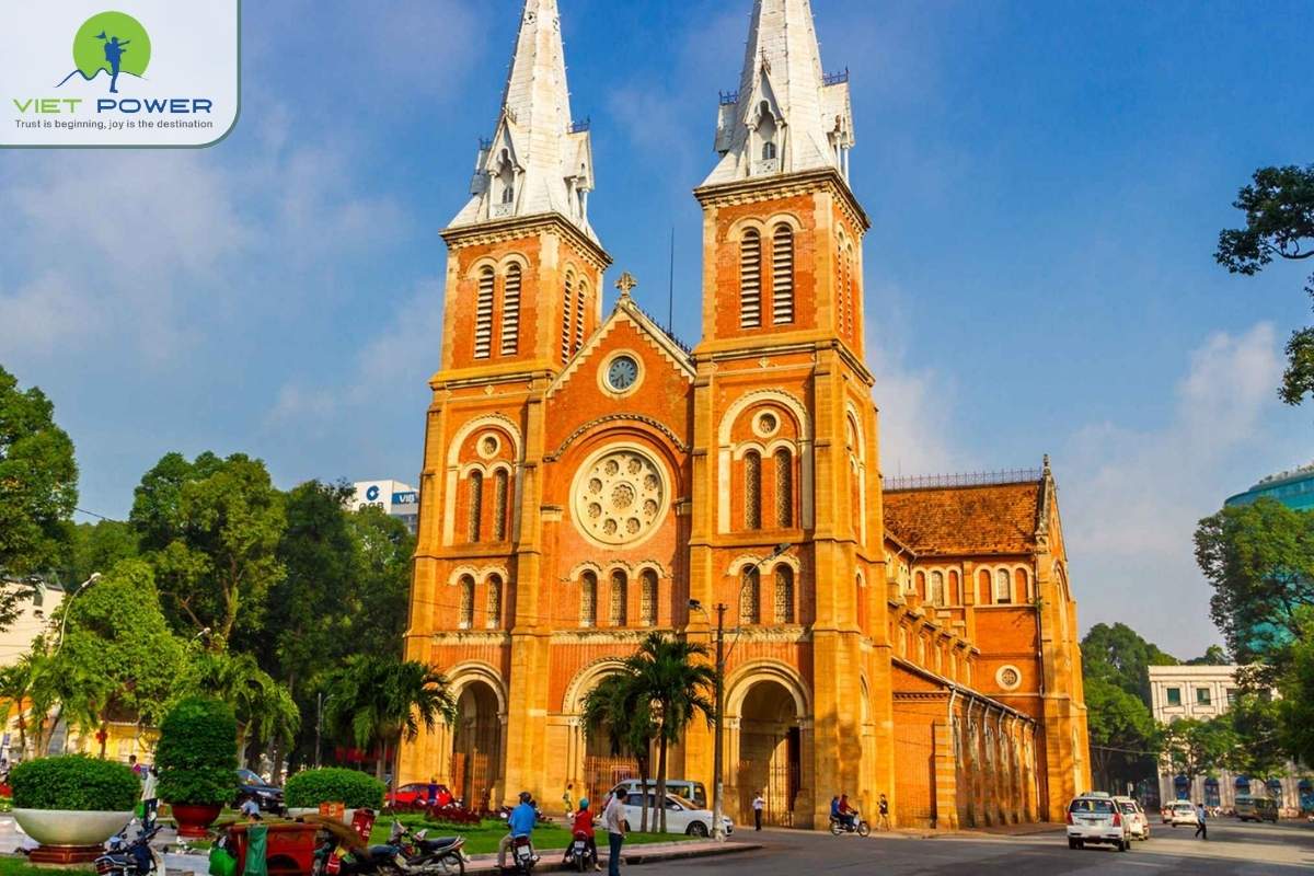 Notre-Dame-Cathedral-of-Saigon (2)