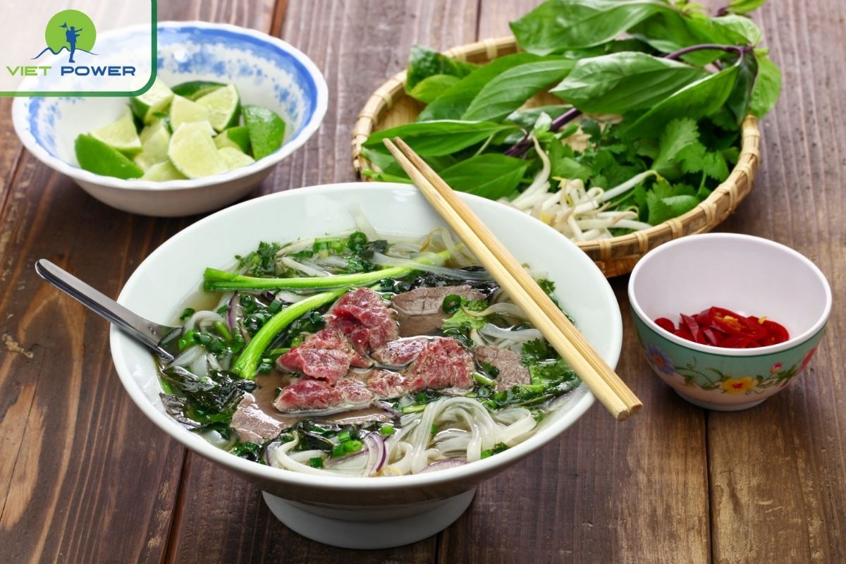 Saigon Street Food Markets: A Foodie's Paradise: Pho.