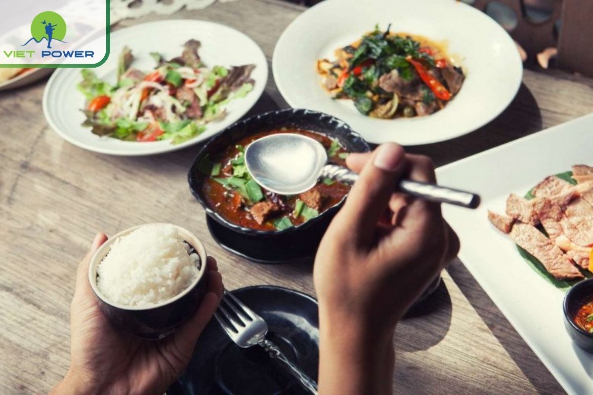 Thai Dining Habits: Communal but Distinct