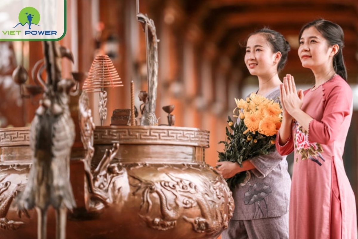 Dress modestly when visiting temples