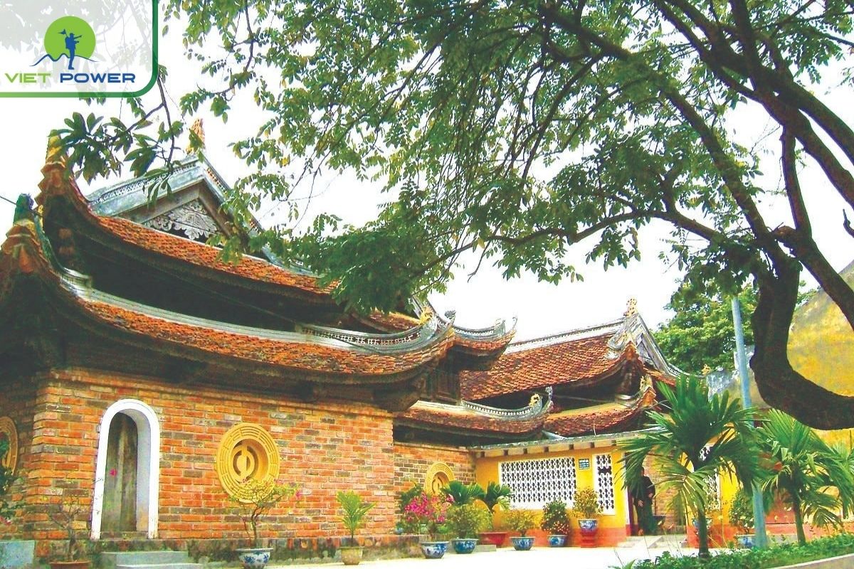 Wander Through Nghi Tam and Yen Phu Ancient Villages