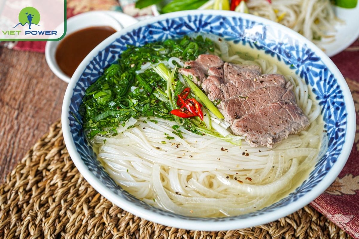 Phở Bò (Beef Noodle Soup)