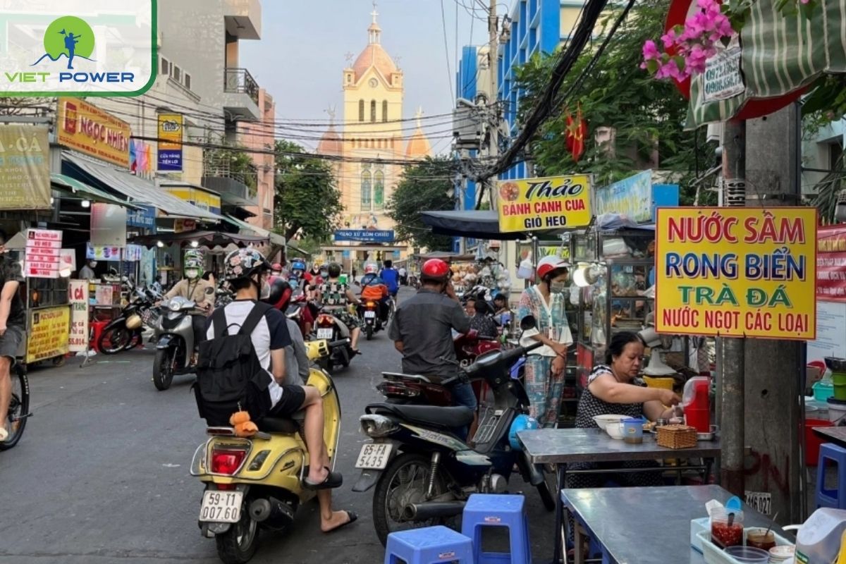 200 Xom Chieu Market