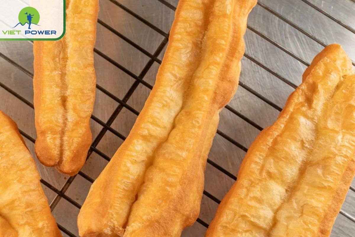 Crispy Dough Sticks (Quay): The Hanoi Essential