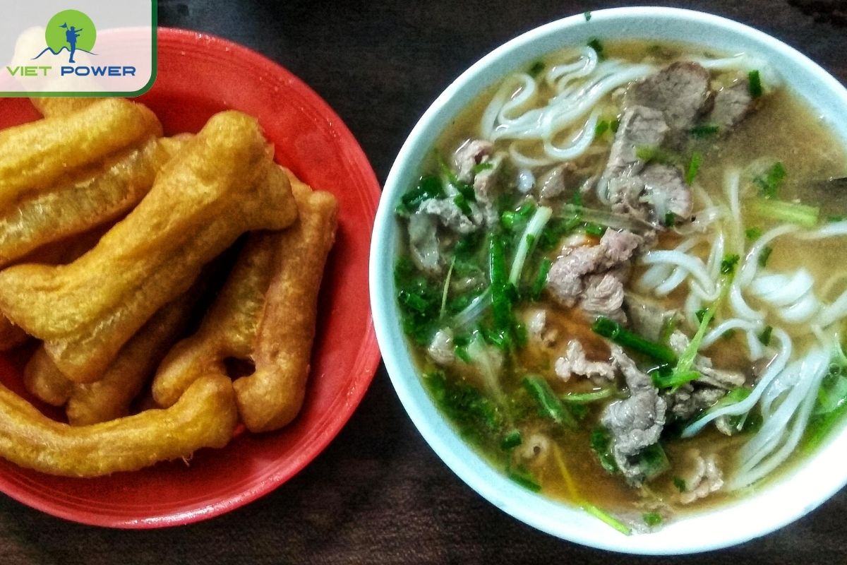 Pho Bat Dan: A Hanoi favorite.