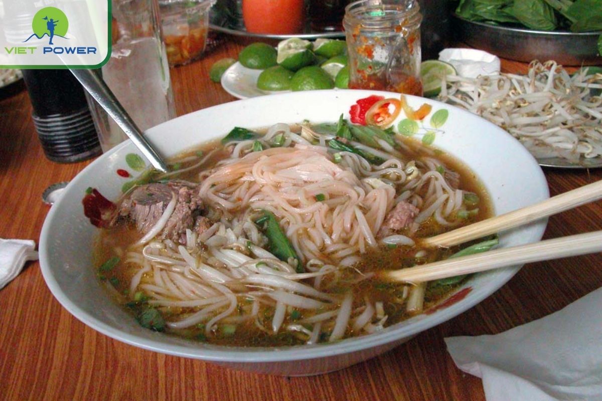 Pho Hoa Pasteur: A Saigon classic.