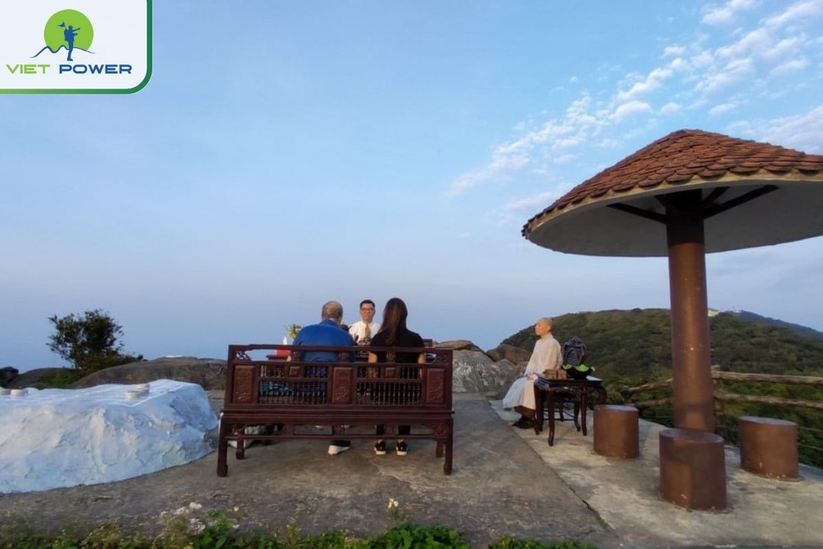 Bach Van Hermitage in Ban Co Peak