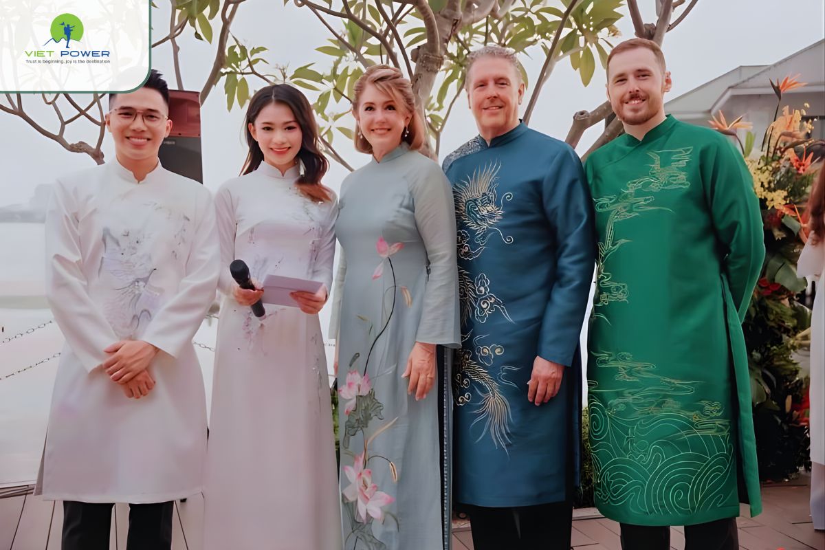 foreigners wear traditional Vietnamese clothing