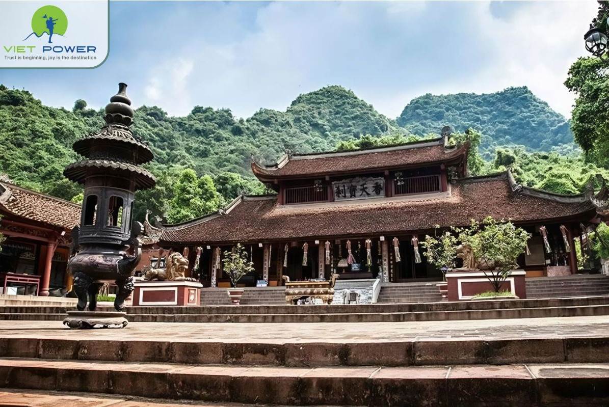 visiting Huong pagoda