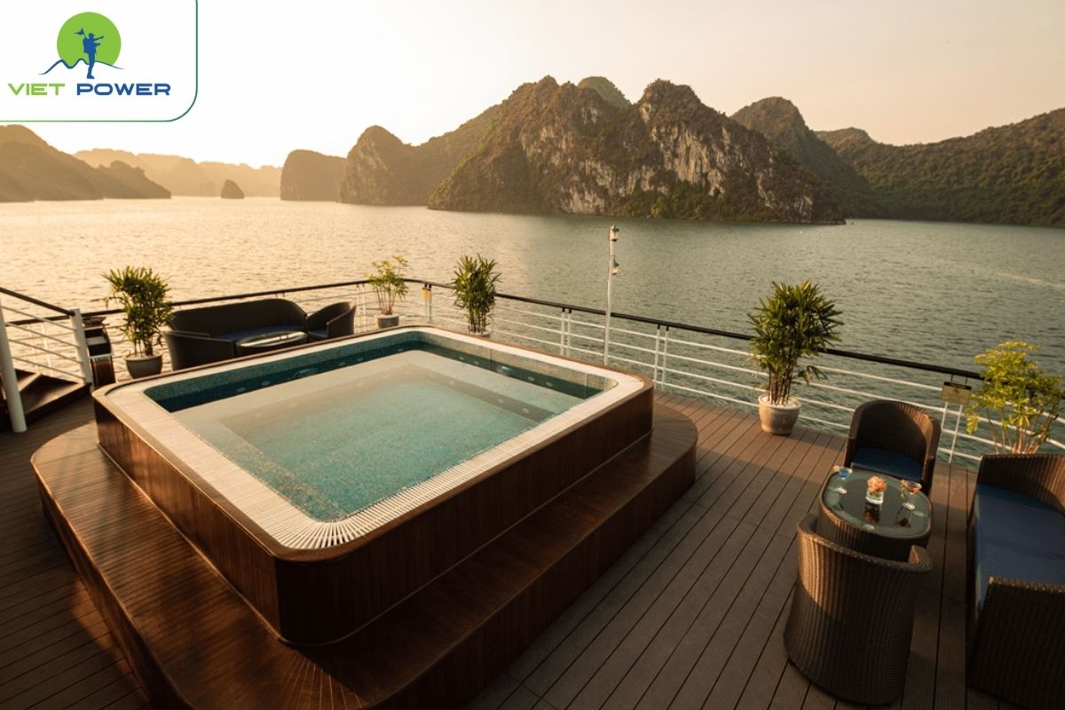 Outdoor Jacuzzi Pool