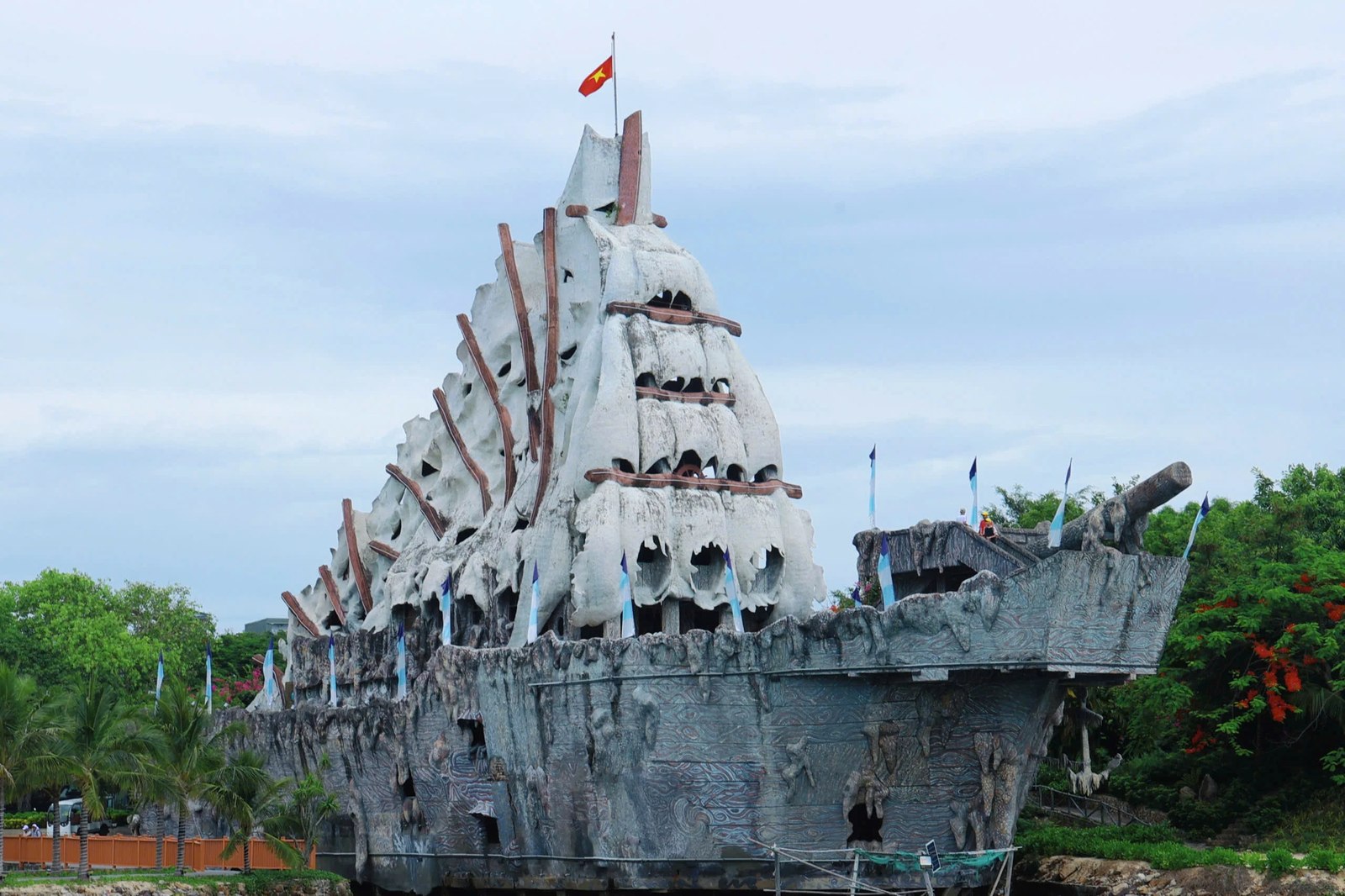 Explore Nha Trang Bay by Speedboat in One Day