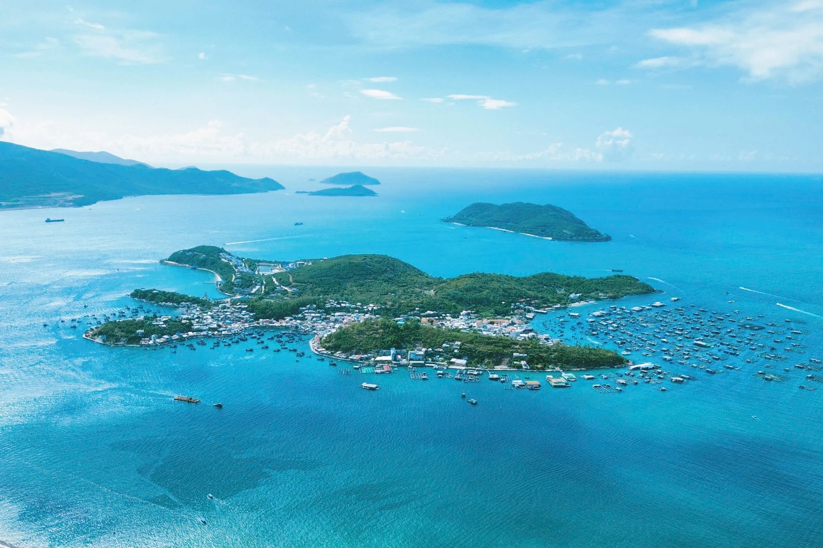 Explore Nha Trang Bay by Speedboat in One Day