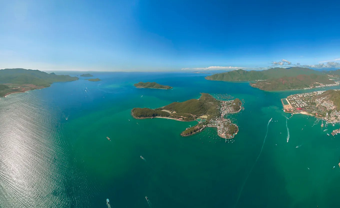 Explore Nha Trang Bay by Speedboat in One Day