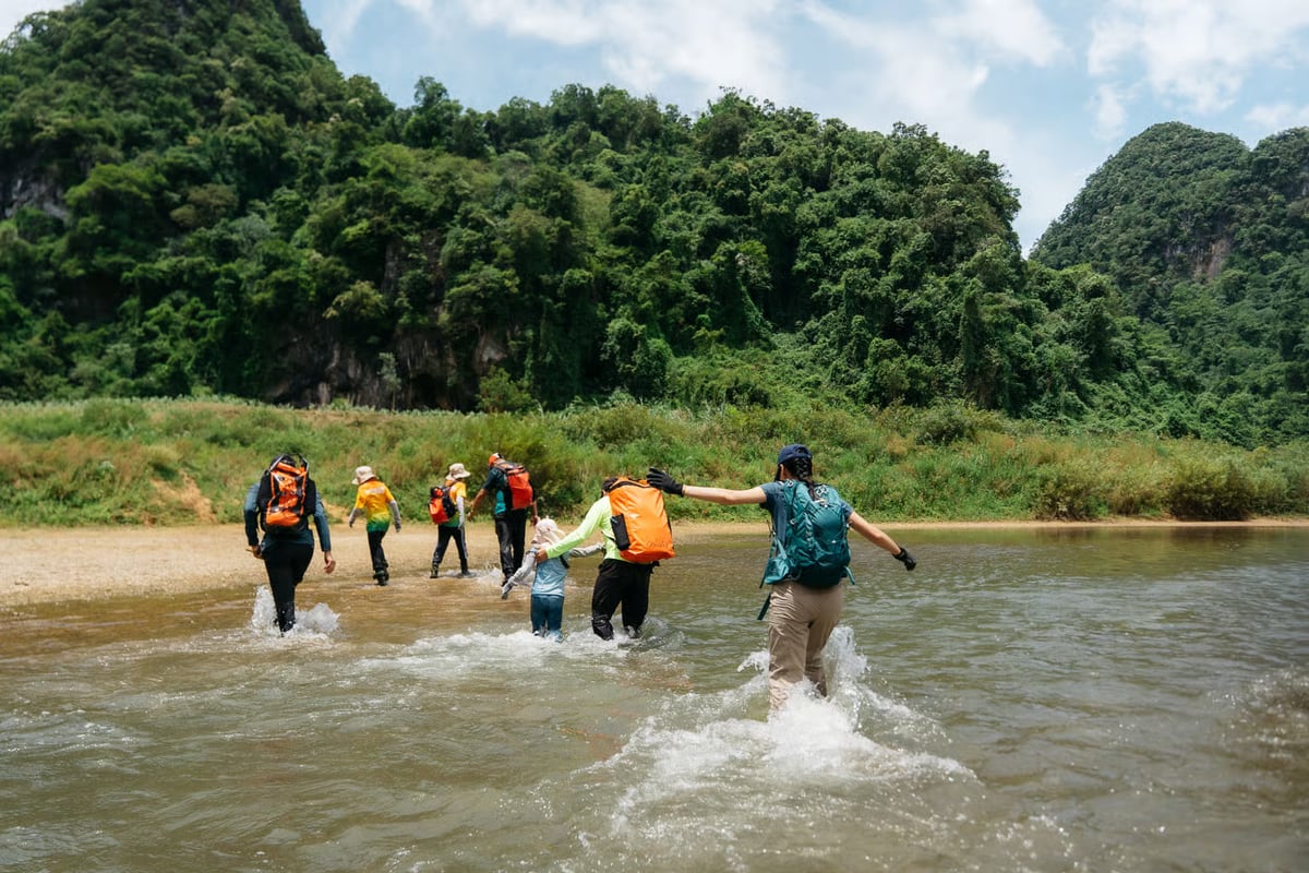 Custom Full-Day Tu Lan Cave Expedition