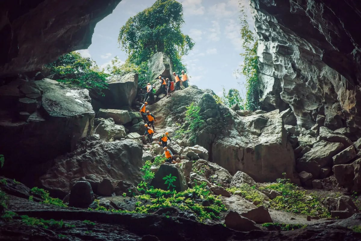 Custom Full-Day Tu Lan Cave Expedition