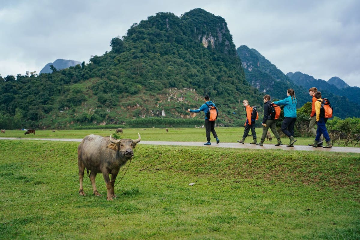 Custom Full-Day Tu Lan Cave Expedition