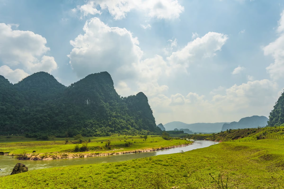 Custom Full-Day Tu Lan Cave Expedition