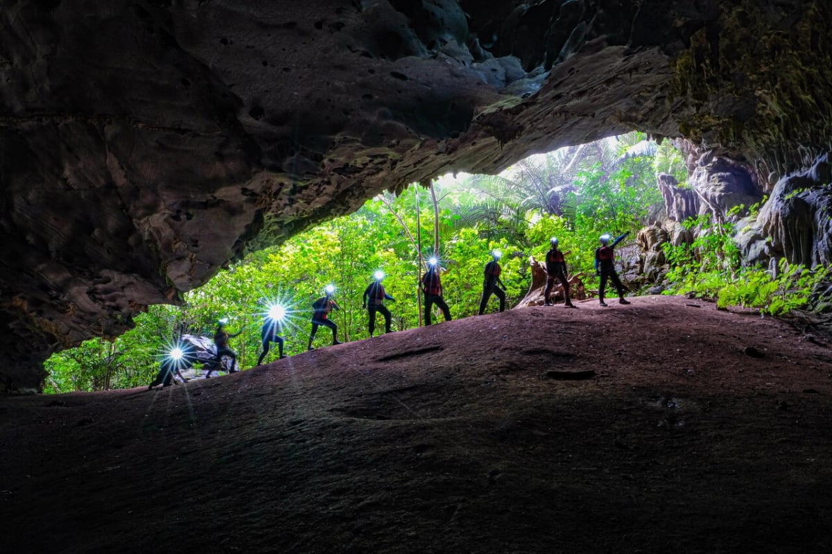Custom Full-Day Tu Lan Cave Expedition