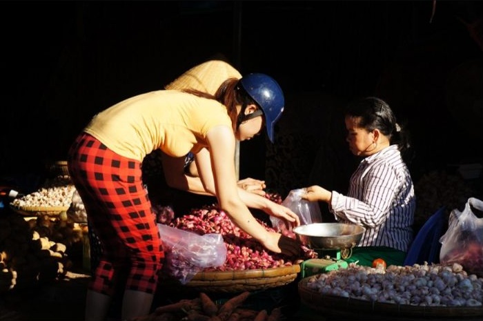 Experience Hue's Authentic Culinary Delights Through a Cooking Class