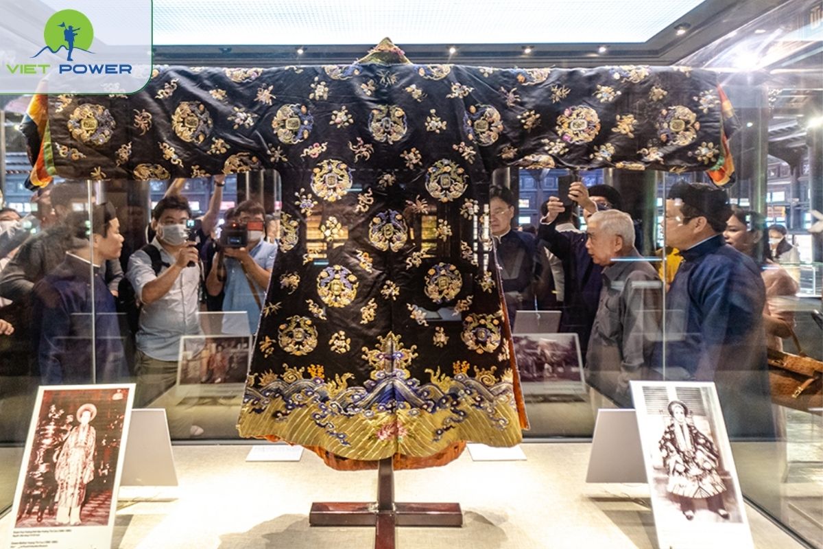 Imperial Costumes And Court Dress