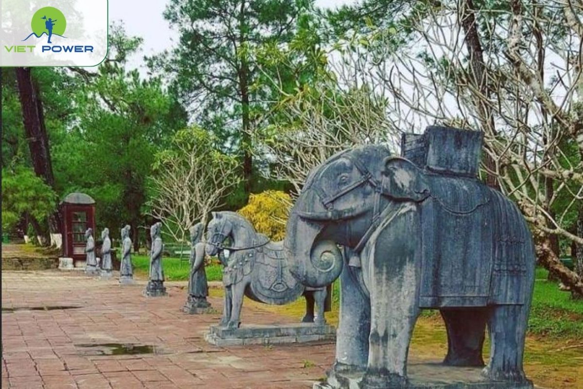 Bai Dinh Courtyard and the Stele Pavilion