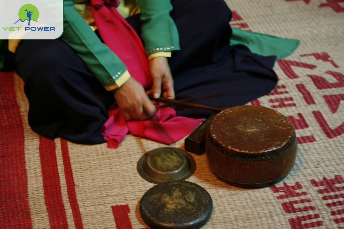 Phach and Praise Drum: Visual Rhythm and Cultural Judgment