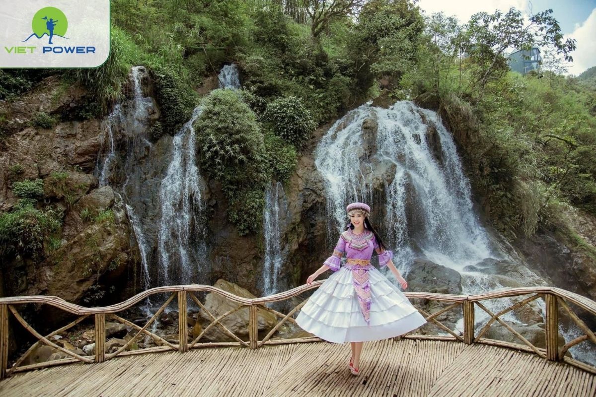 Take a photo with Cat Cat Waterfall