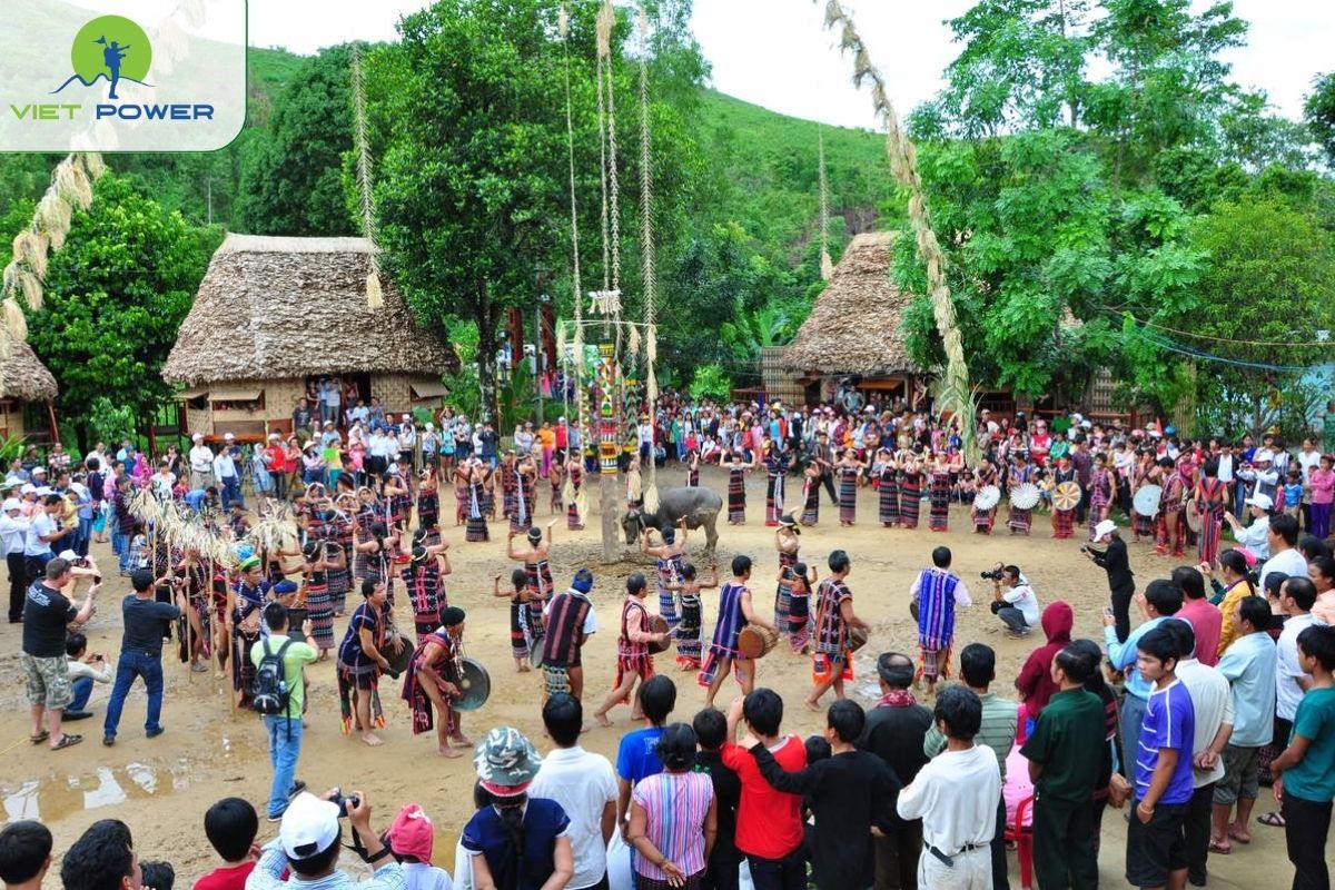 Roong Poọc Festival (Giáy people)