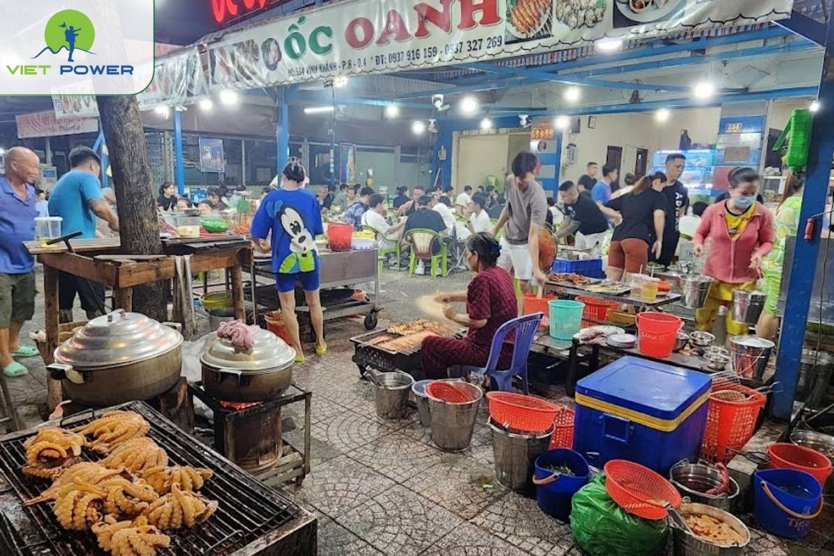 Vinh Khanh Street (Seafood Street)