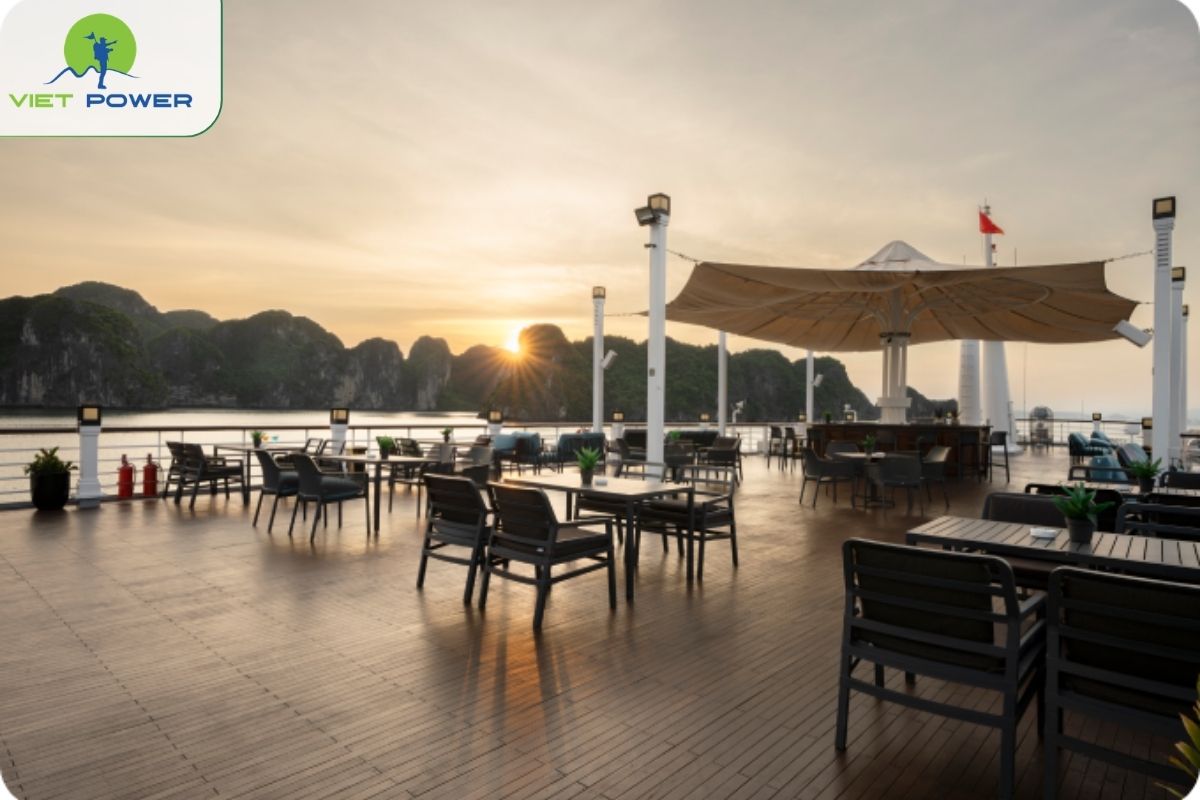 Large 360° Sundeck