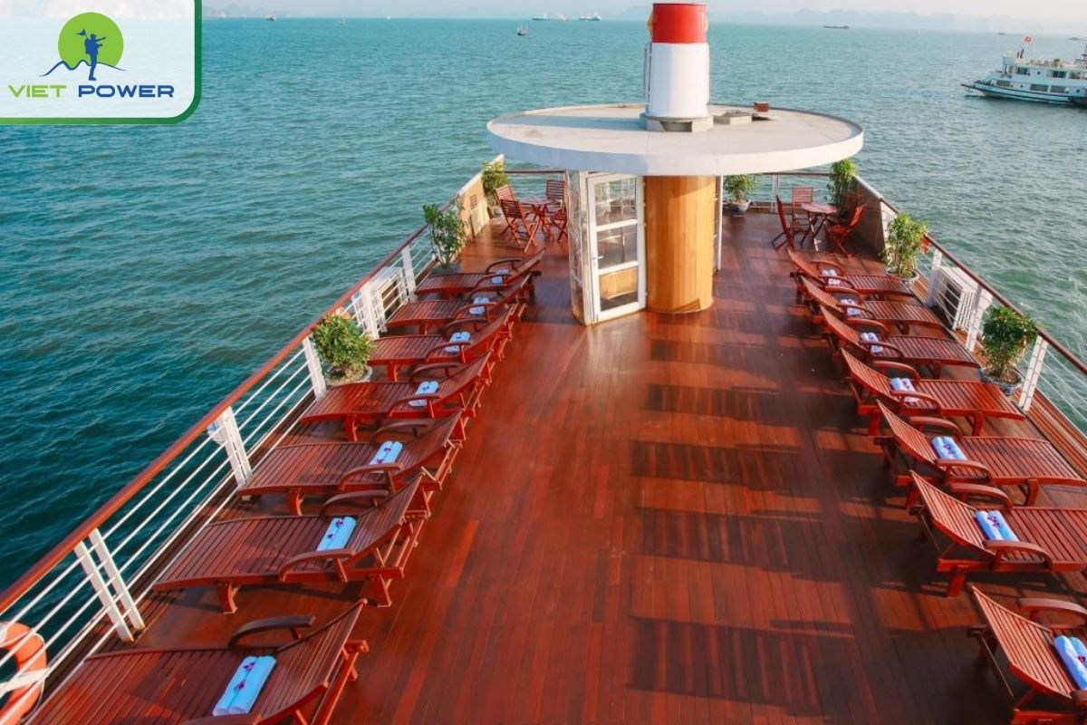 Spacious sundeck