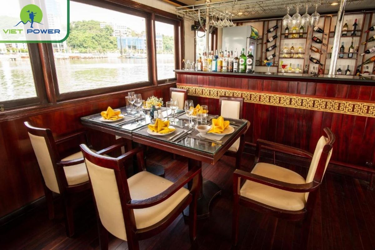 Additional bar area to dining room